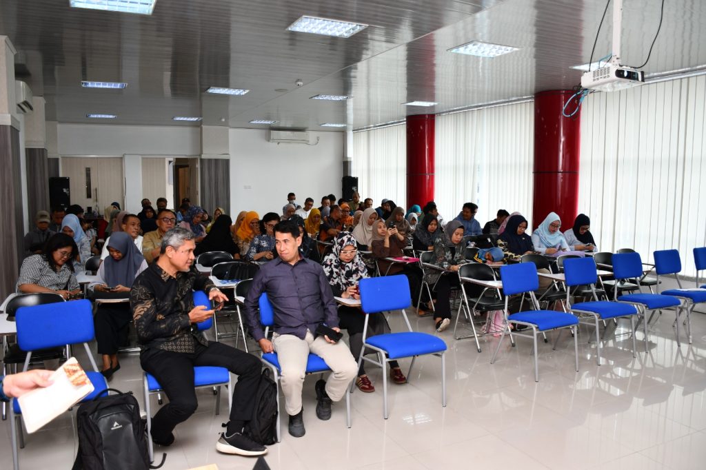 Perkuat-Tata-Kelola-Laboratorium-Untad-Gelar-FGD-Pemetaan-dan-Pembenahan-Unit-Laboratorium-17-1024x682