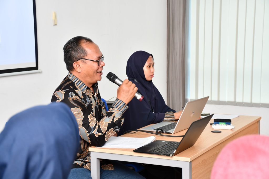 Perkuat-Tata-Kelola-Laboratorium-Untad-Gelar-FGD-Pemetaan-dan-Pembenahan-Unit-Laboratorium-5-1024x682